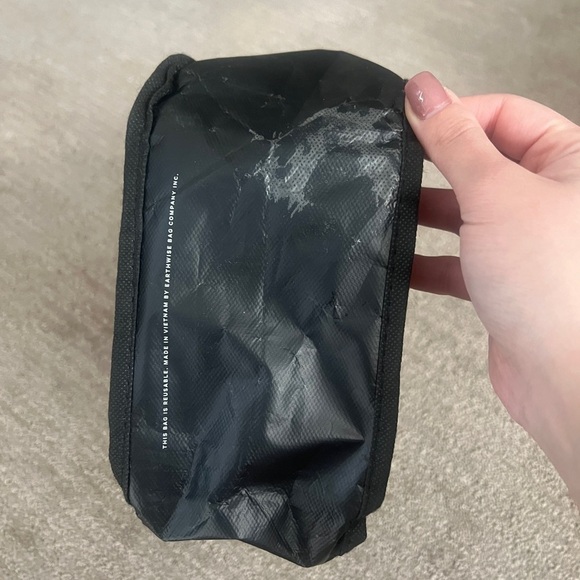 Lululemon - black small tote - Picture 7 of 8